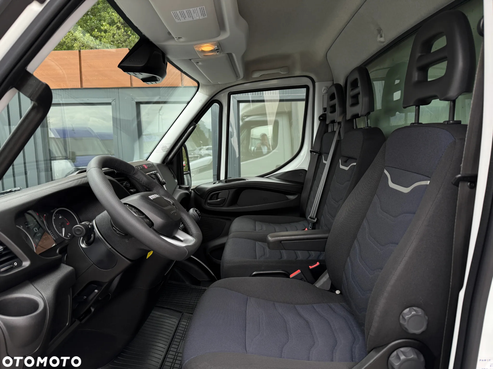 Iveco Daily 35C16 3.0 HPI 160KM / Kontener 4,2m + Winda 750KG / 2020R / Zarejestrowany w PL - 25