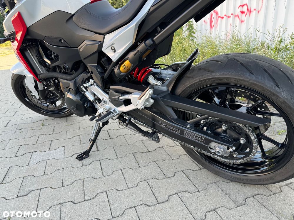 BMW F - 5