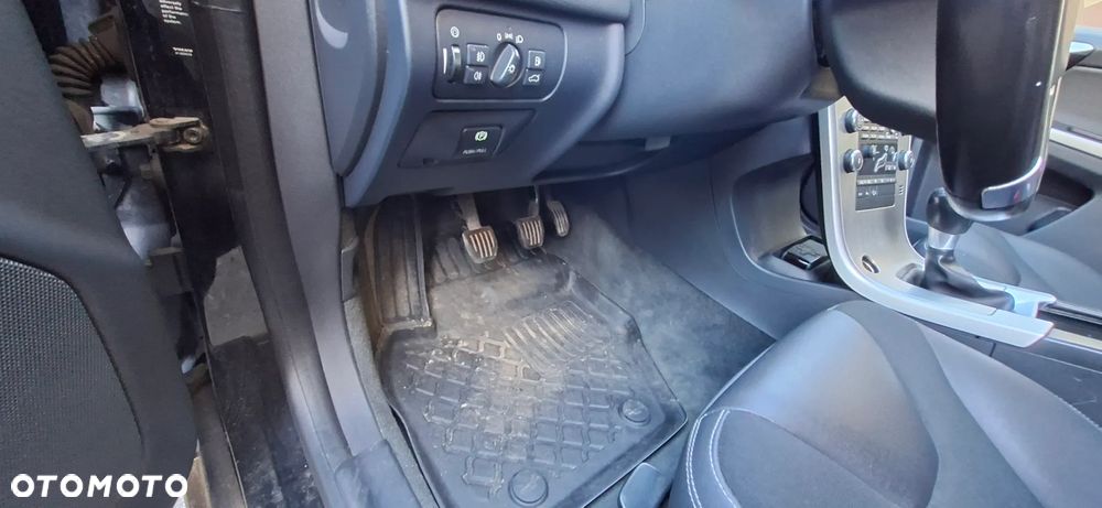 Volvo XC 60 D5 AWD Momentum - 27