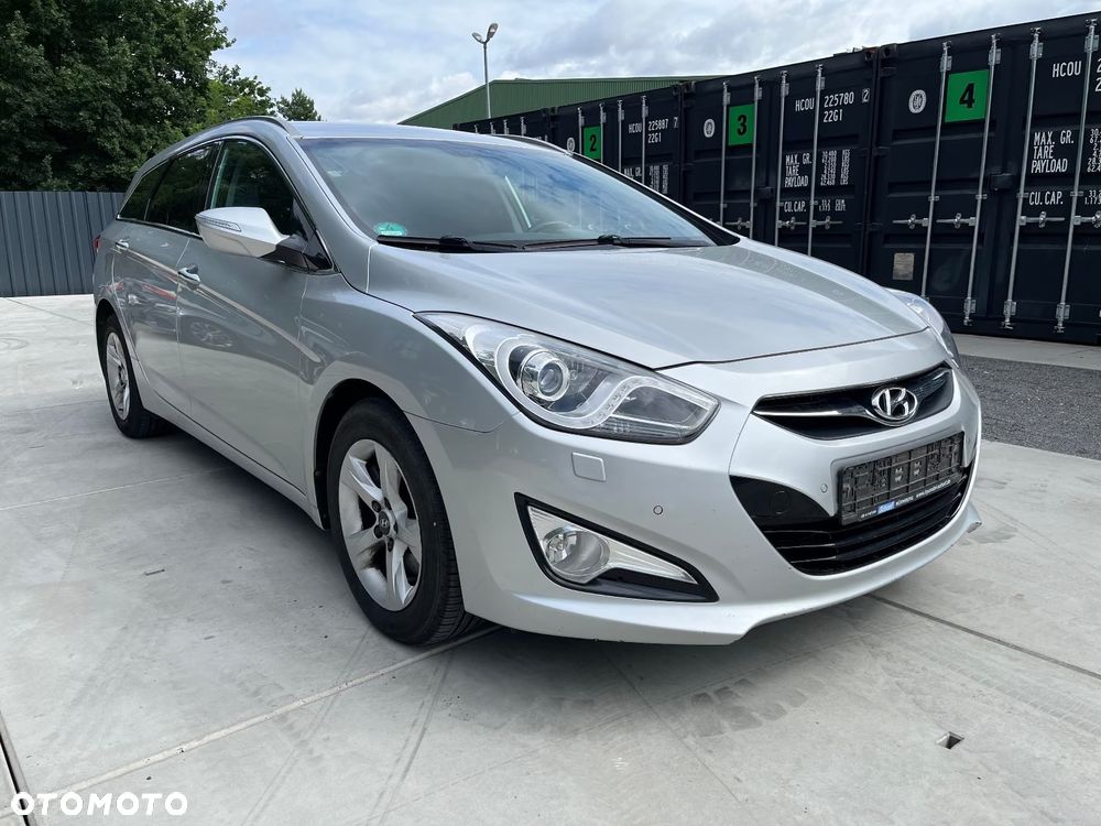 Hyundai i40 Kombi blue 1.6 Trend - 8