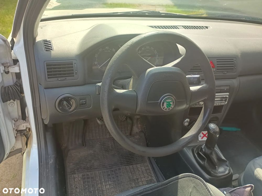 Skoda Octavia 1.6 Tour - 10