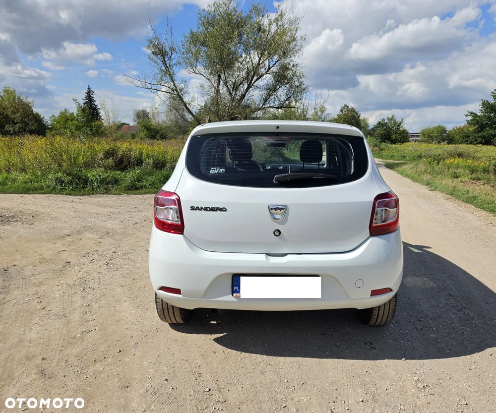 Dacia Sandero 1.2 16V Laureate EU6 - 11
