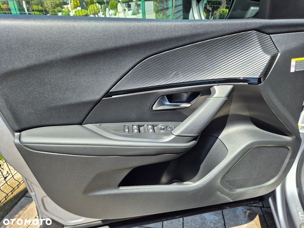Peugeot 2008 PureTech 130 EAT8 GT - 15