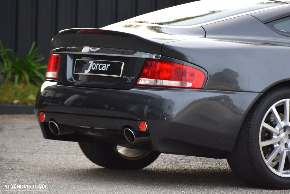 Aston Martin Vanquish - 16