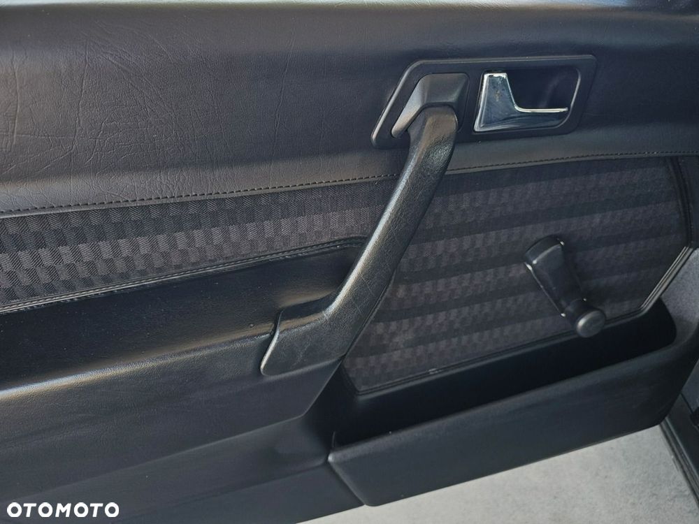 Mercedes-Benz W201 (190) - 12
