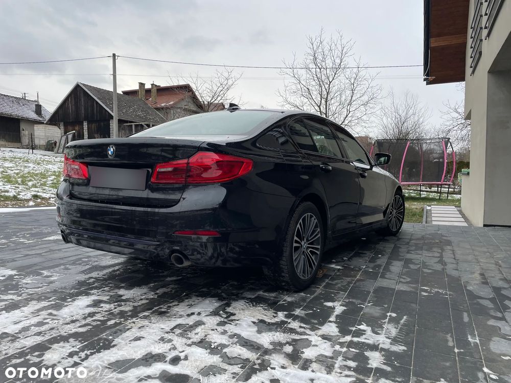 BMW Seria 5 525d Sport Line - 2