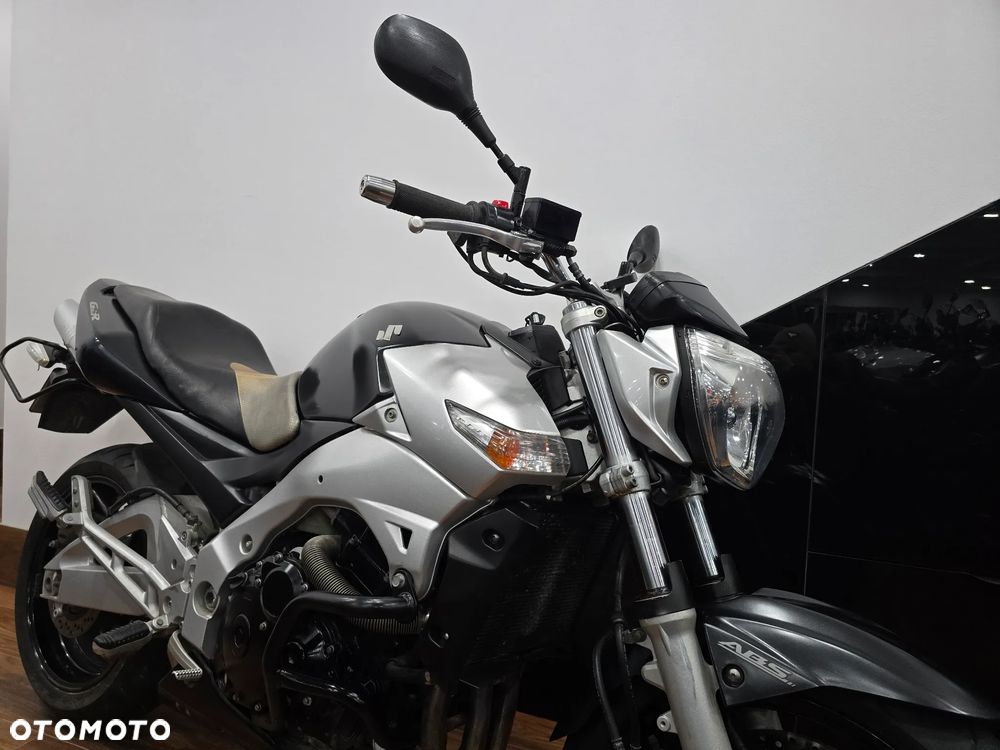 Suzuki GSR - 3