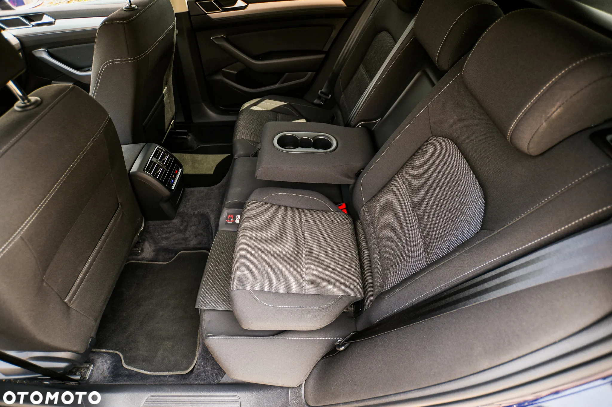 Volkswagen Passat 1.6 TDI BMT Comfortline - 32