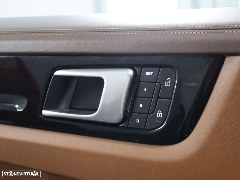 Porsche Cayenne Coupé E-Hybrid - 22