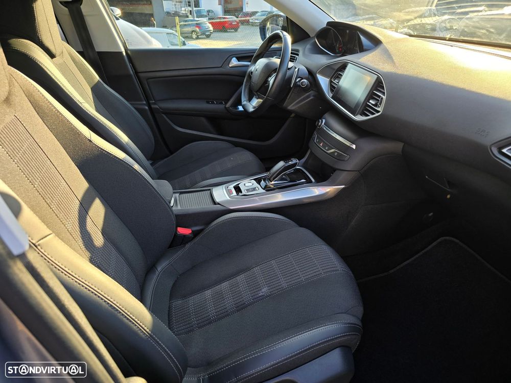 Peugeot 308 1.2 PureTech Allure EAT8 - 22