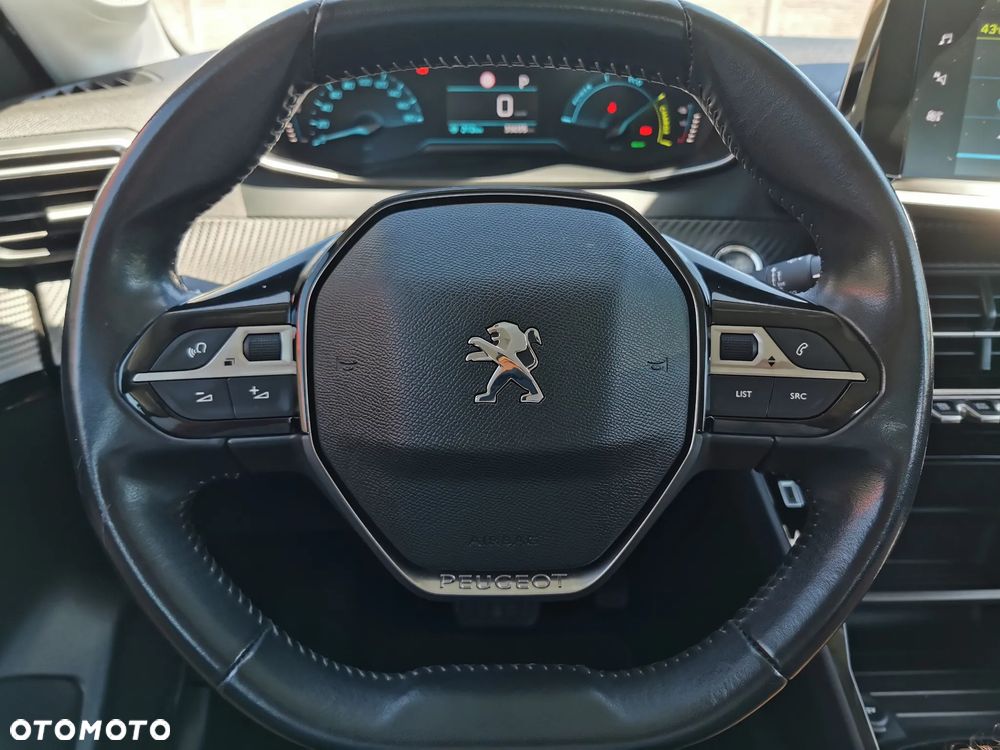 Peugeot 208 - 8
