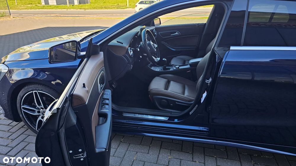 Mercedes-Benz CLA 180 AMG Line - 41