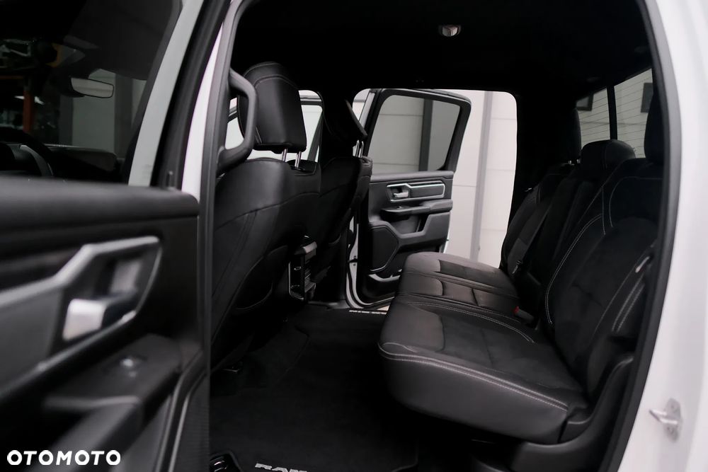 RAM 1500 Crew Cab Shortbed Bighorn - 25