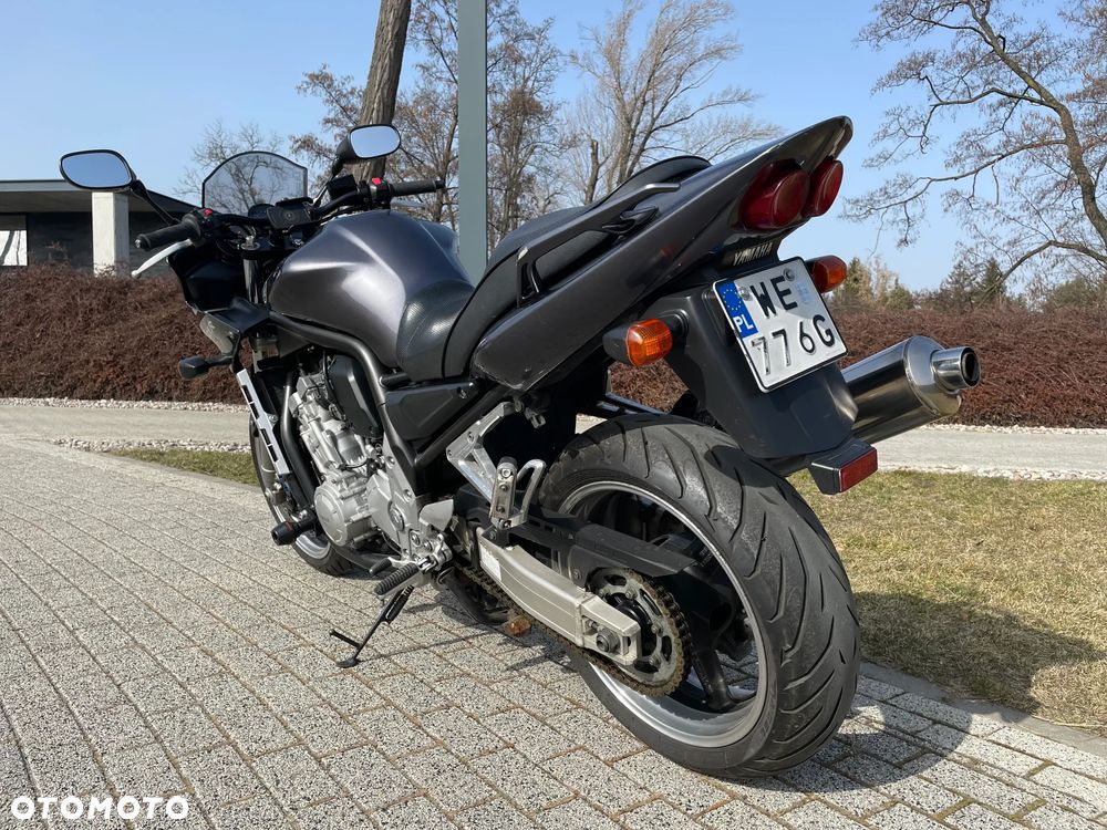 Yamaha FZS - 6