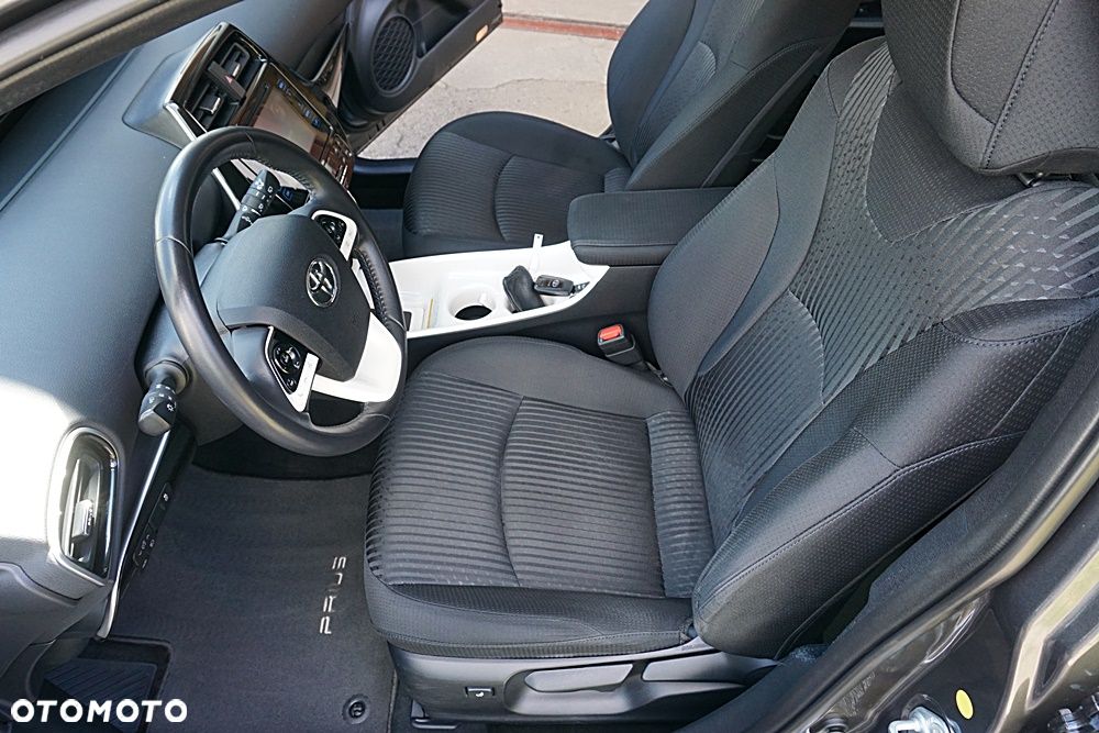 Toyota Prius Hybrid Executive - 19