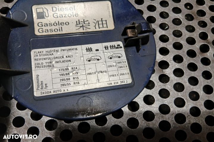 Usita rezervor 1U9010303J 1H0010092L 1U9010303J 1H0010092L Skoda Octa - 3