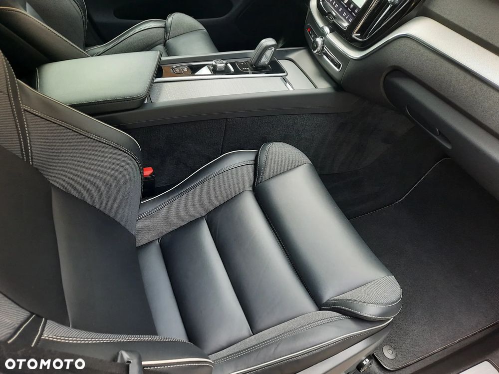 Volvo XC 60 B4 B R-Design - 20