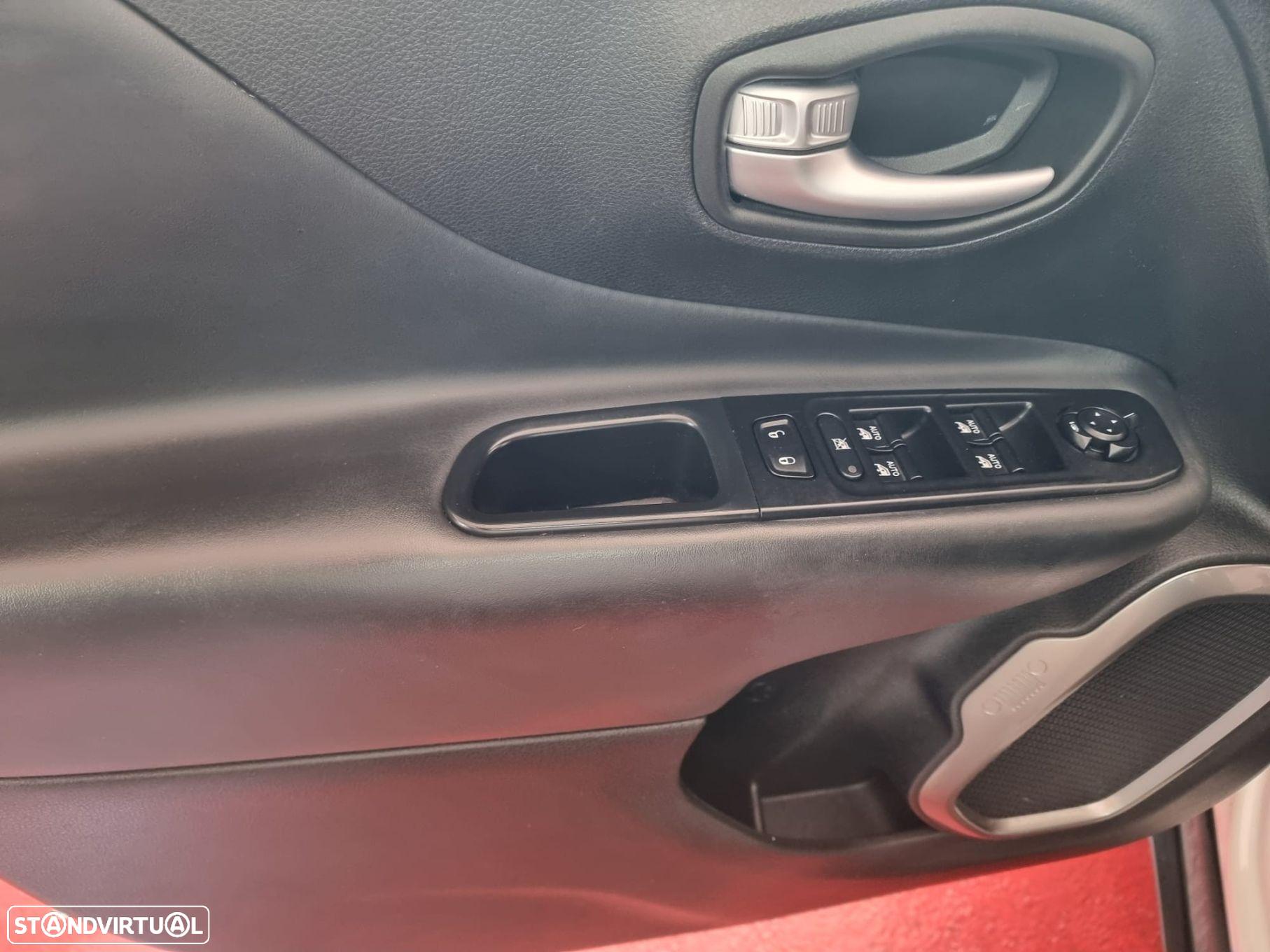 Jeep Renegade 1.0 T Limited - 23