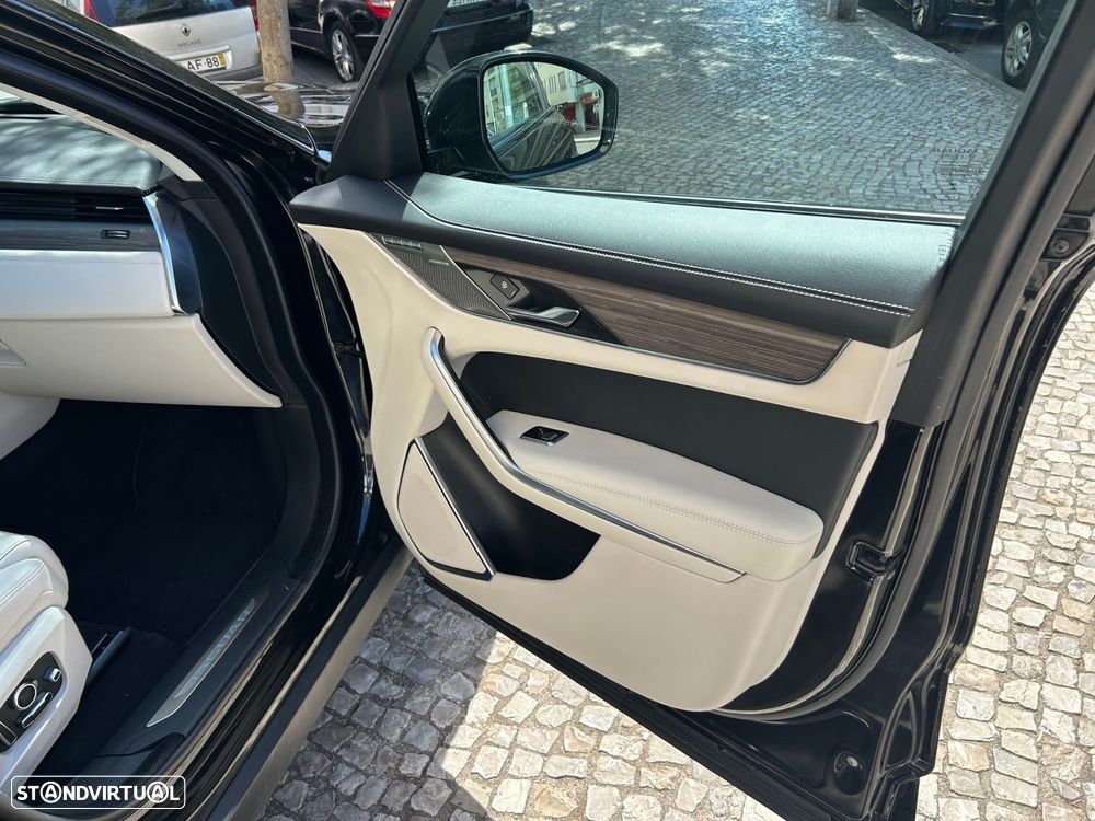 Jaguar F-Pace 2.0 P400e AWD R-Dynamic Black - 28