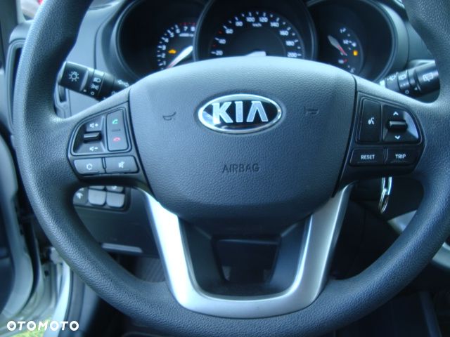 Kia Rio - 38