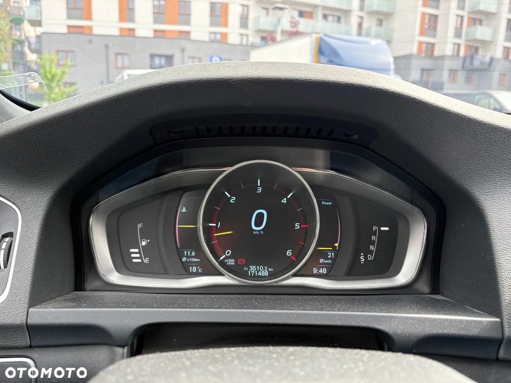 Volvo V60 D4 AWD Momentum - 8
