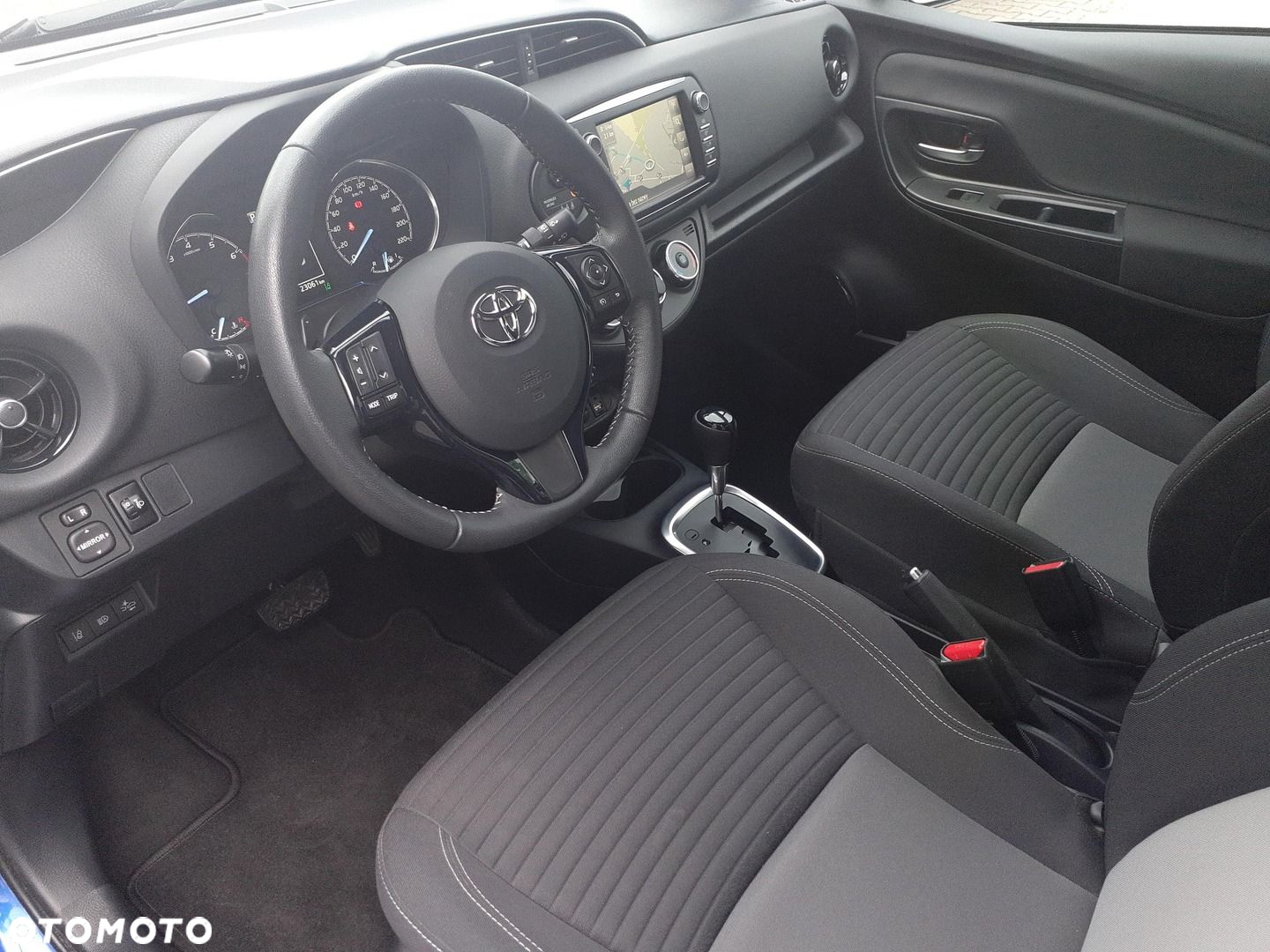 Toyota Yaris 1.5 Premium CVT - 10