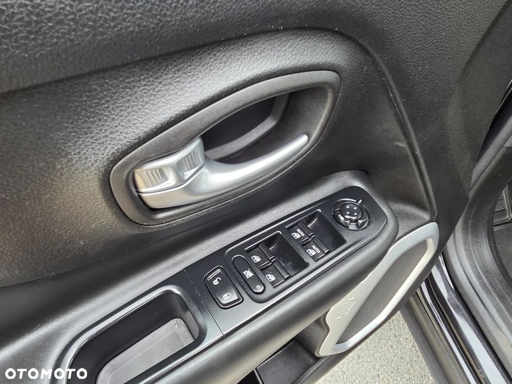 Jeep Renegade 1.4 MultiAir Limited FWD S&S - 24