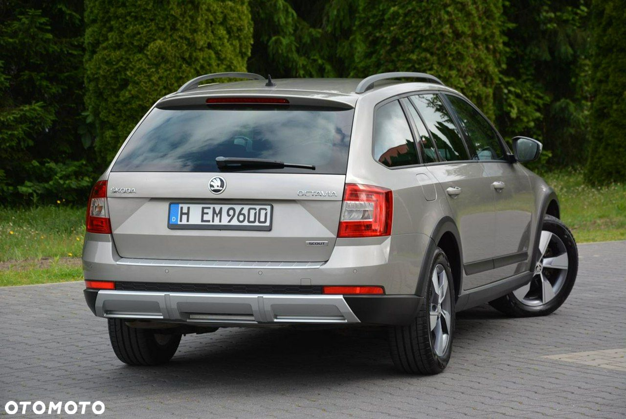 Skoda Octavia Combi 2.0 TDI 4x4 DSG Scout - 15
