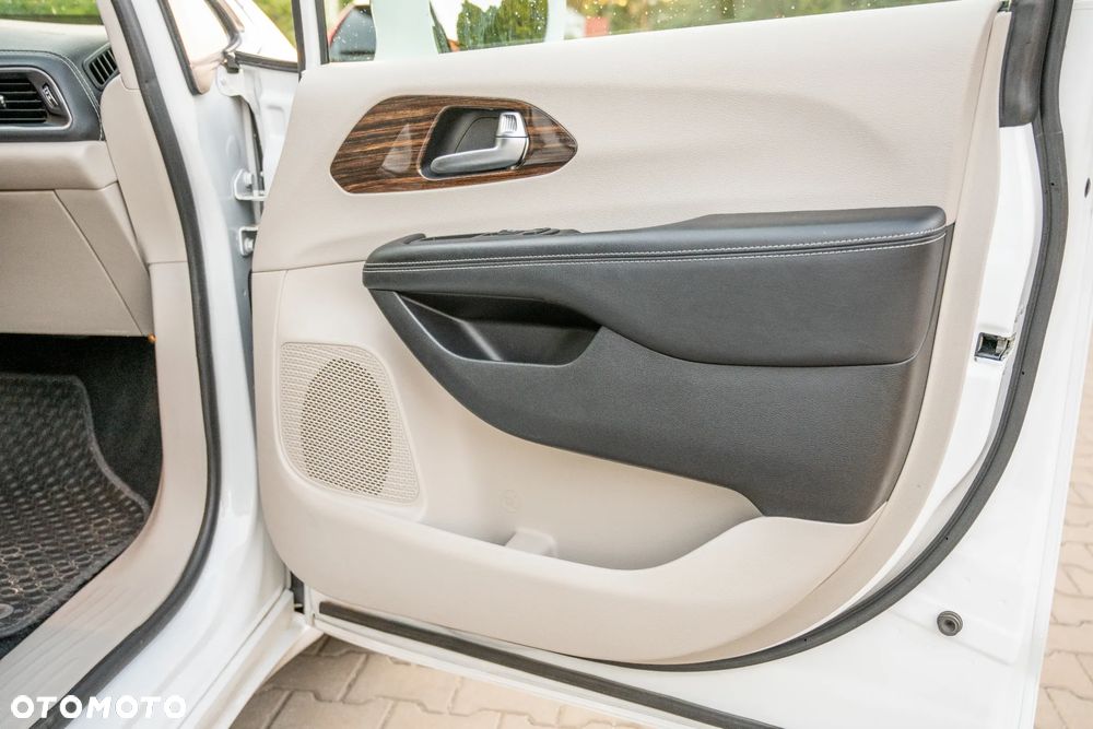 Chrysler Pacifica - 9