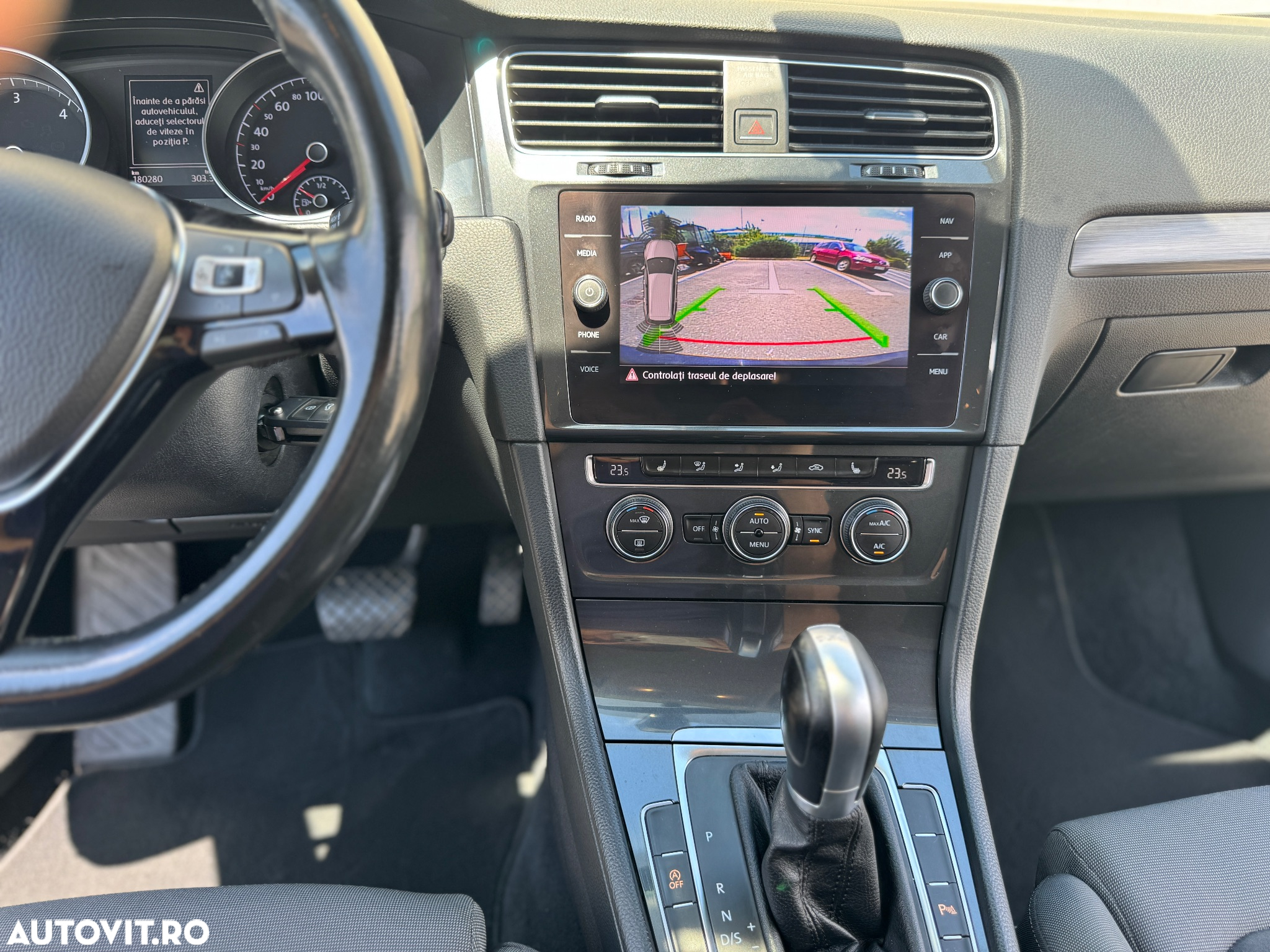 Volkswagen Golf - 10