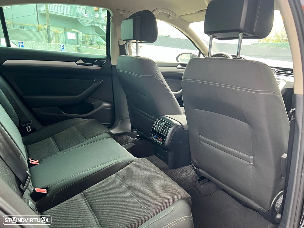 VW Passat 1.6 TDI BlueMotion - 11