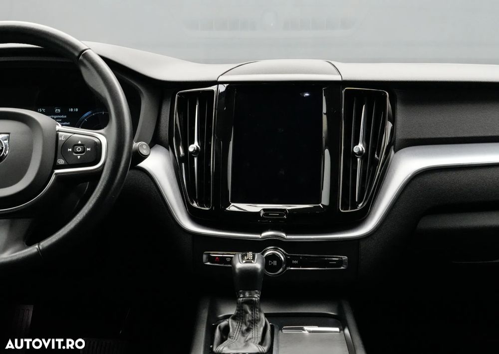 Volvo XC 60 D4 Momentum Pro - 18
