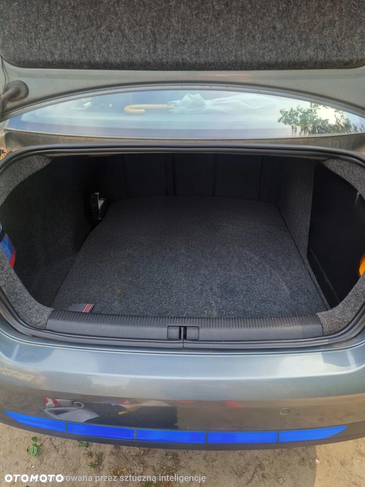 Volkswagen Jetta 1.6 FSI Comfortline - 7