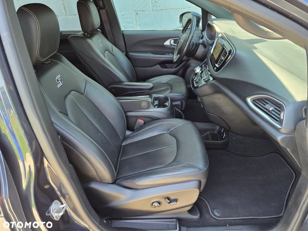 Chrysler Pacifica - 34