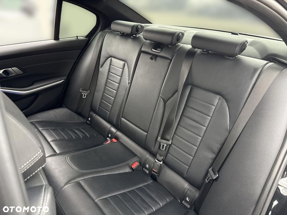 BMW Seria 3 318i Sport Line - 9