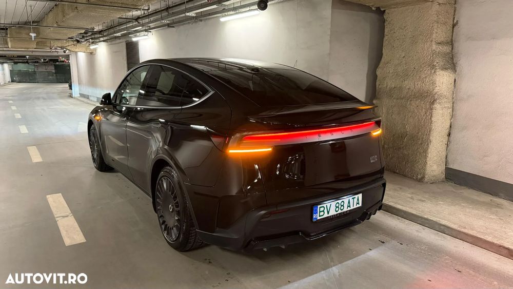 Tesla Model Y AWD Performance - 2