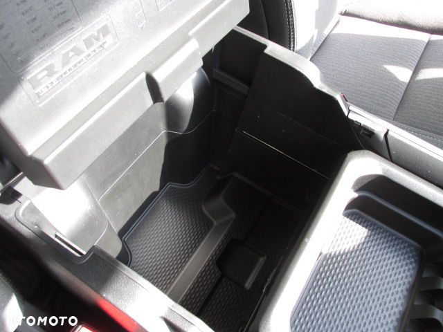 RAM 1500 Crew Cab Shortbed Bighorn - 26