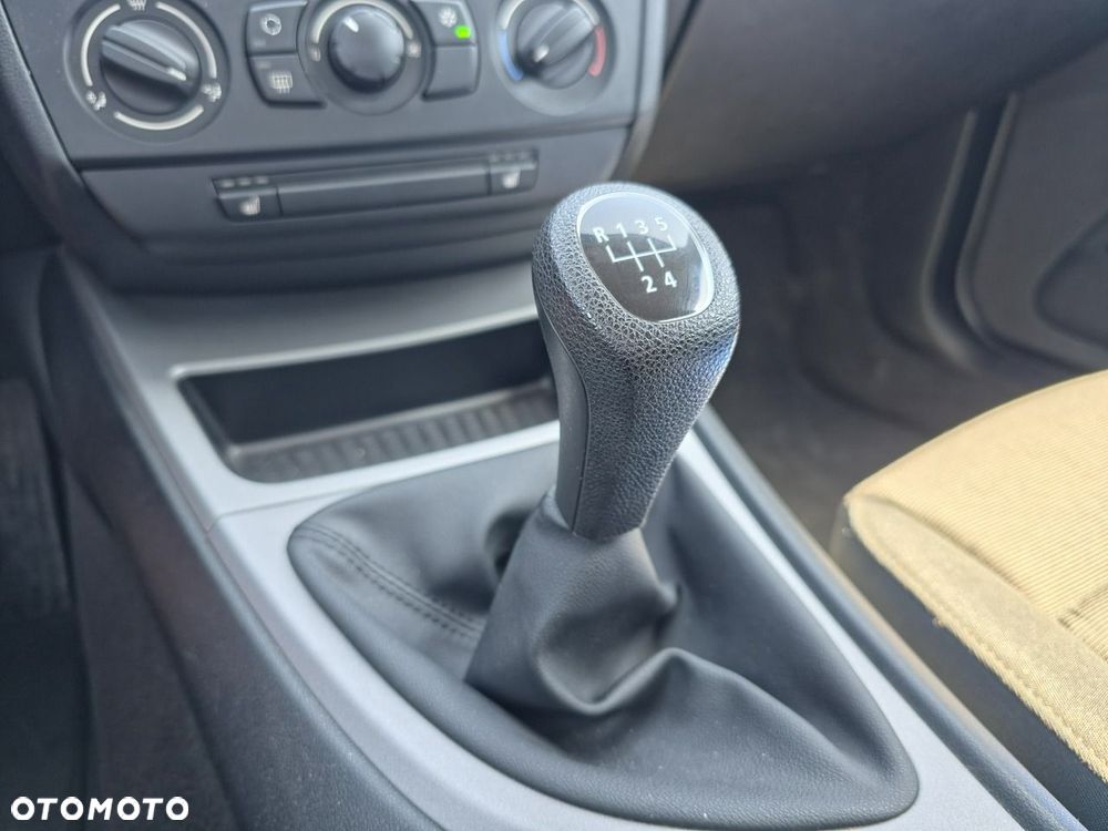 BMW Seria 1 116i - 19
