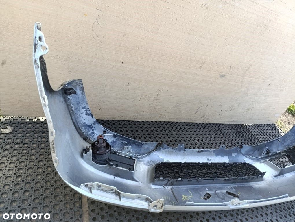 TOYOTA COROLLA VERSO II HB ZDERZAK PRZÓD 1C0 - 10