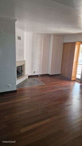 Arrendo apartamento T1 - Condomínio Teatro Évora - Grande imagem: 3/8