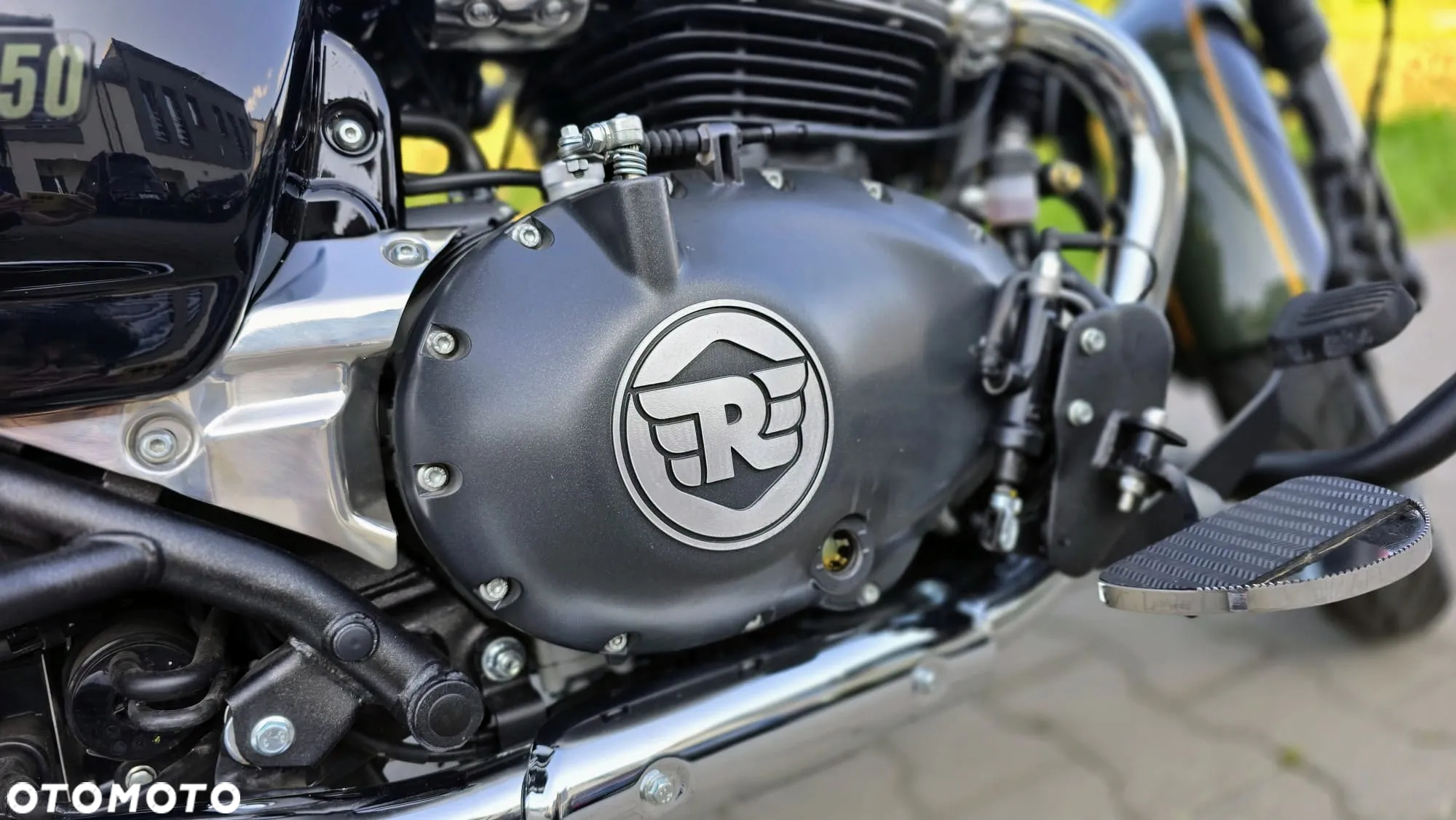 Royal Enfield Super Meteor - 12