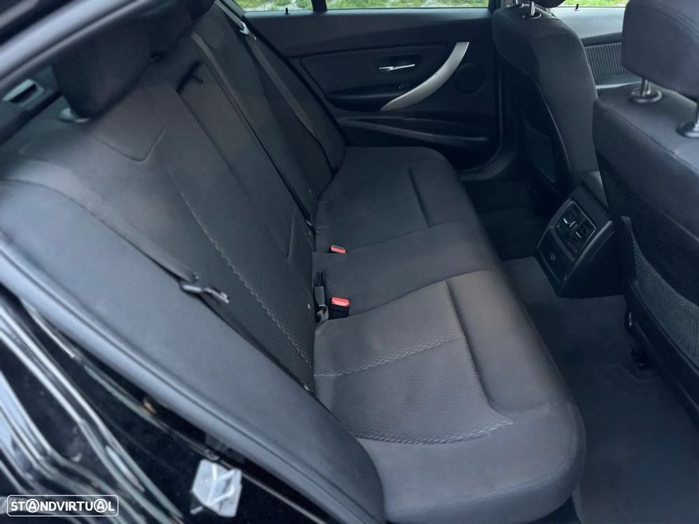 BMW 330 e iPerformance - 12