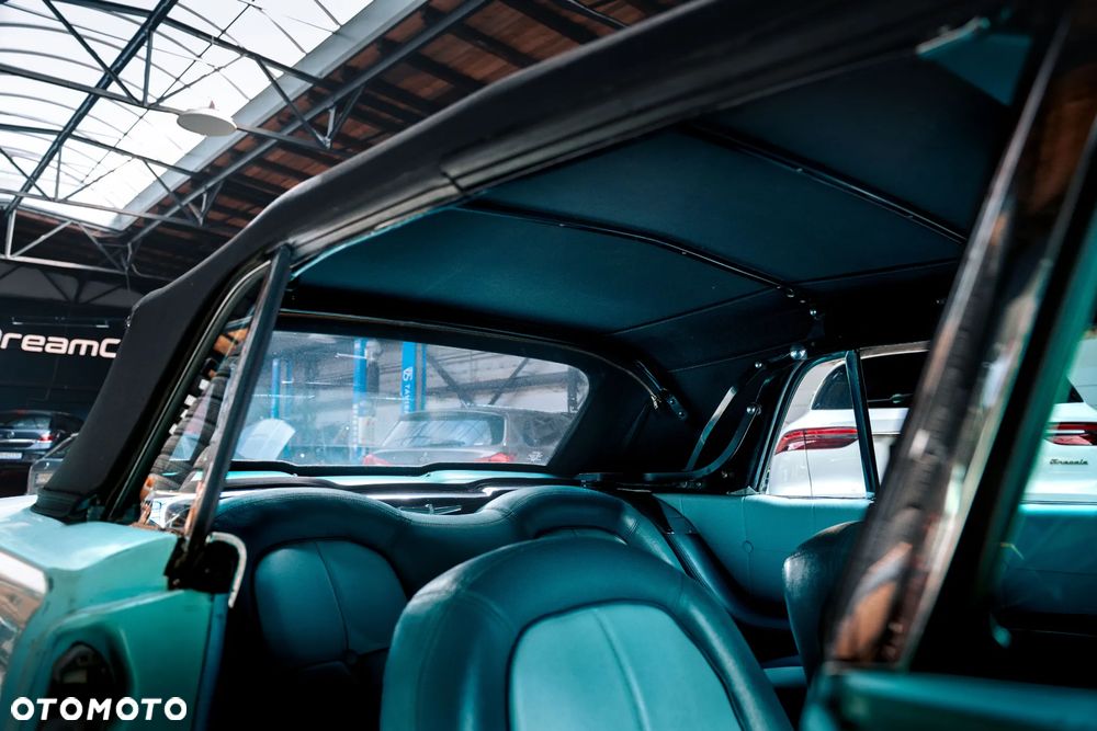 Ford Thunderbird - 38