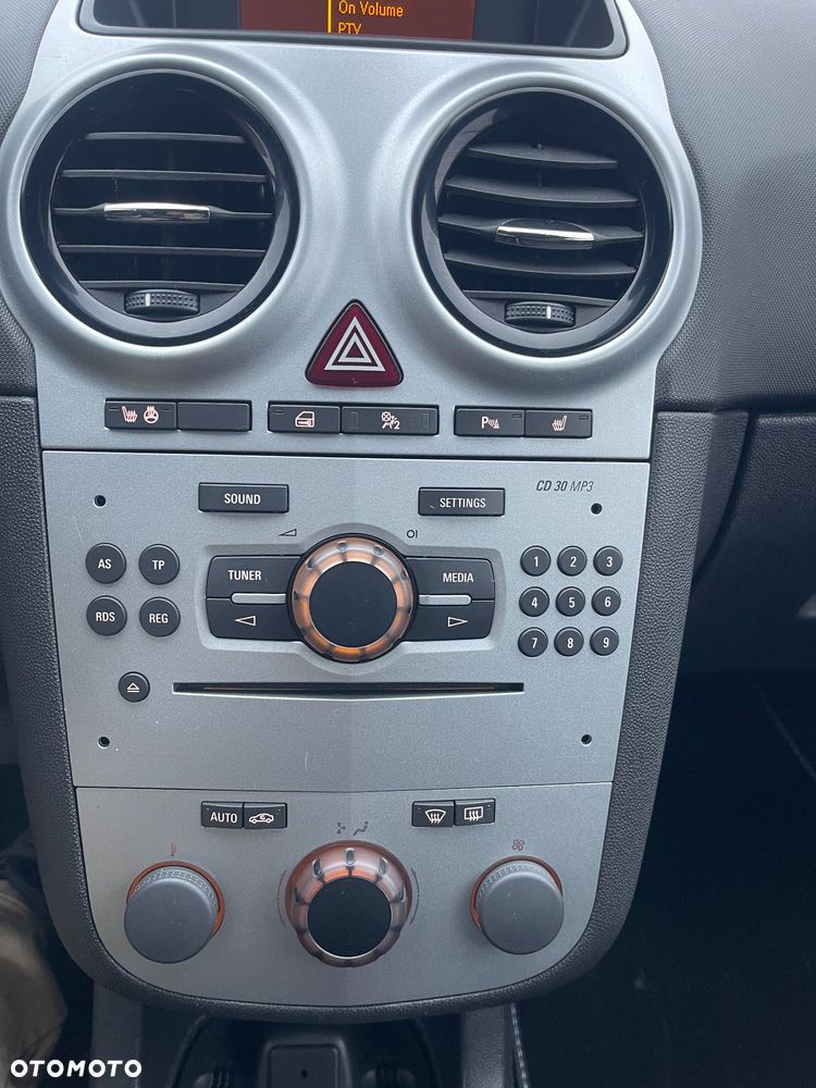 Opel Corsa 1.2 16V Cosmo - 4