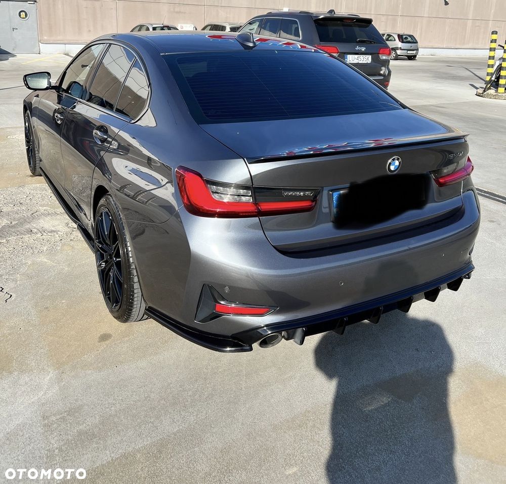 BMW Seria 3 330i Sport Line - 3