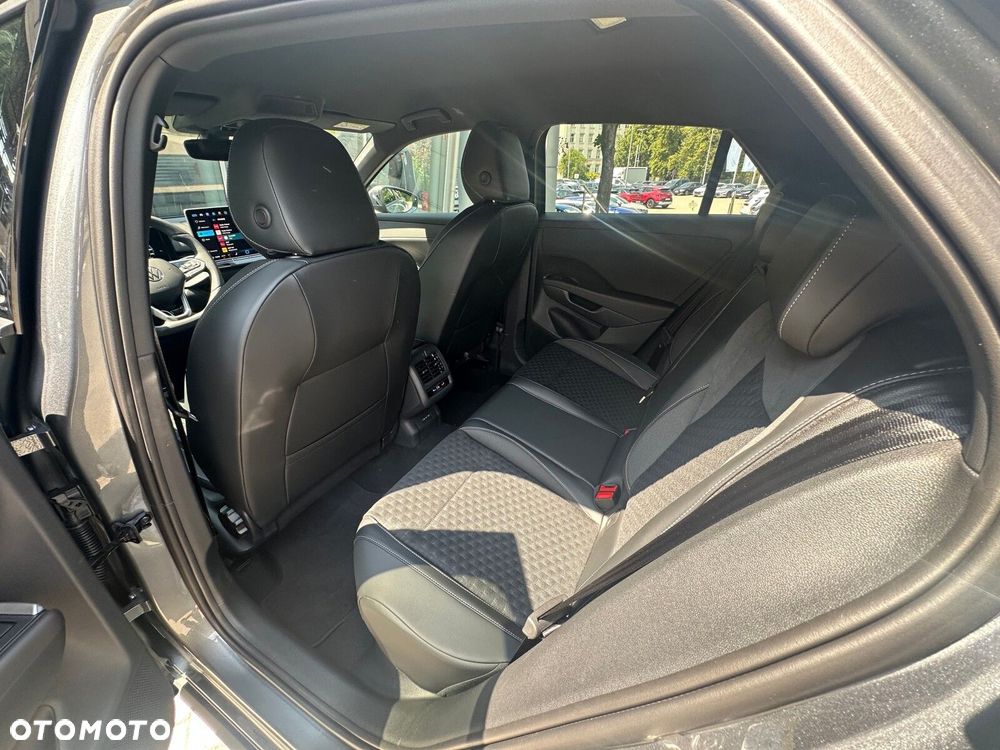 Volkswagen T-Roc 1.5 eTSI R-Line DSG - 24