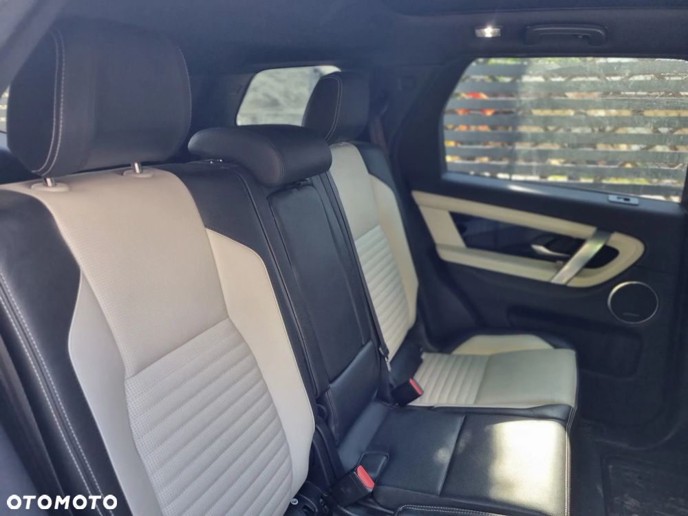 Land Rover Discovery Sport 2.0 P250 mHEV R-Dynamic S - 16