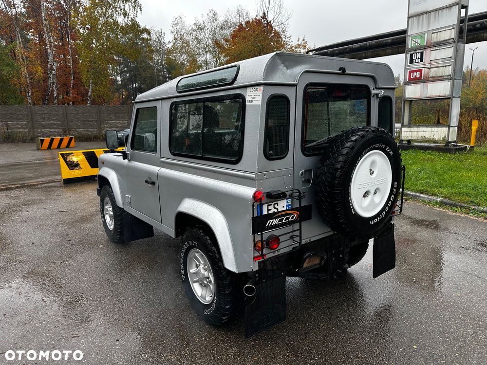Land Rover Defender - 4