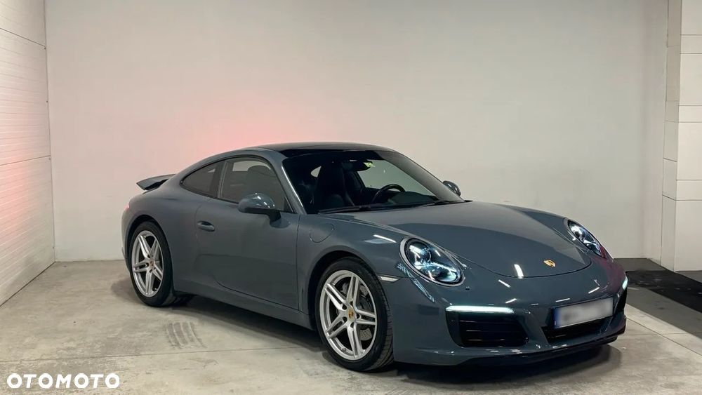 Porsche 911 Carrera - 1