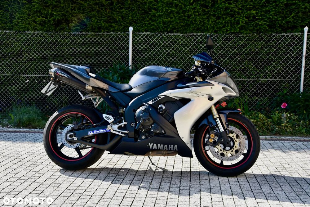 Yamaha R1 - 2